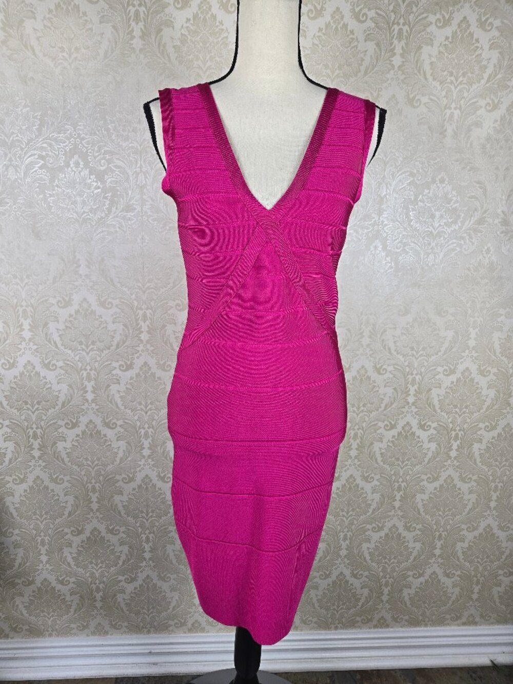 Calvin Klein Size Small Hot Pink Bandage Dress Vneck Sleeveless Bodycon Sexy